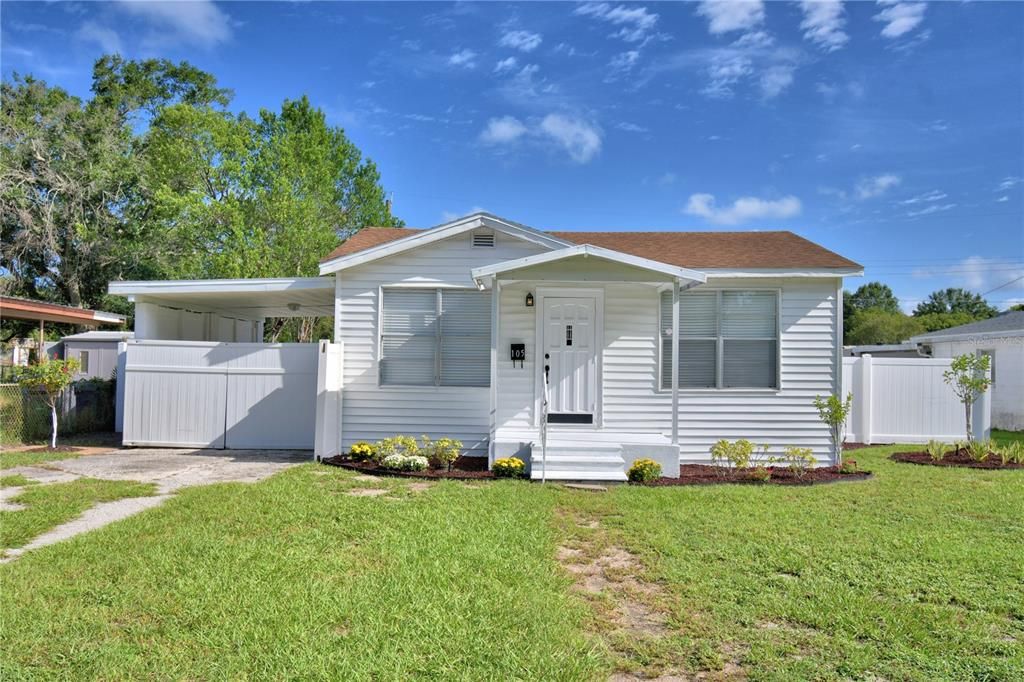 Active With Contract: $165,000 (2 beds, 1 baths, 748 Square Feet)