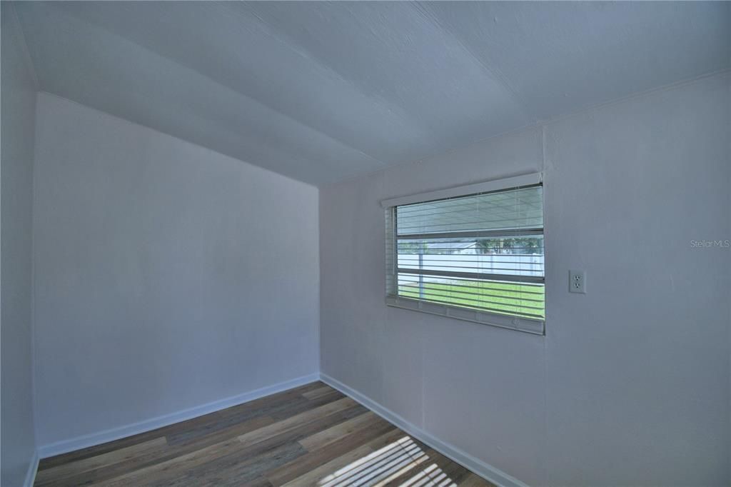 Active With Contract: $165,000 (2 beds, 1 baths, 748 Square Feet)