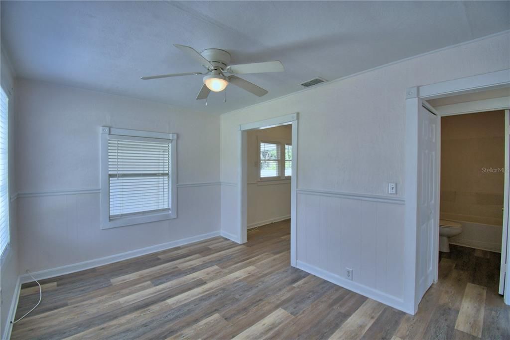 Active With Contract: $165,000 (2 beds, 1 baths, 748 Square Feet)