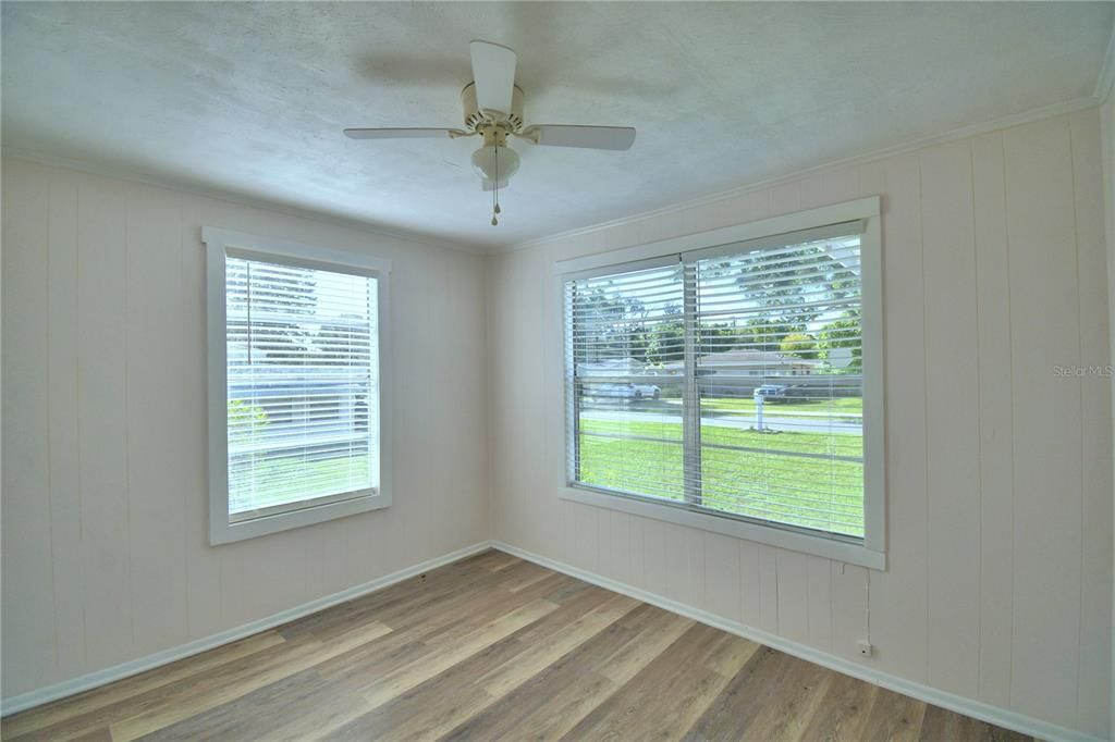 Active With Contract: $165,000 (2 beds, 1 baths, 748 Square Feet)