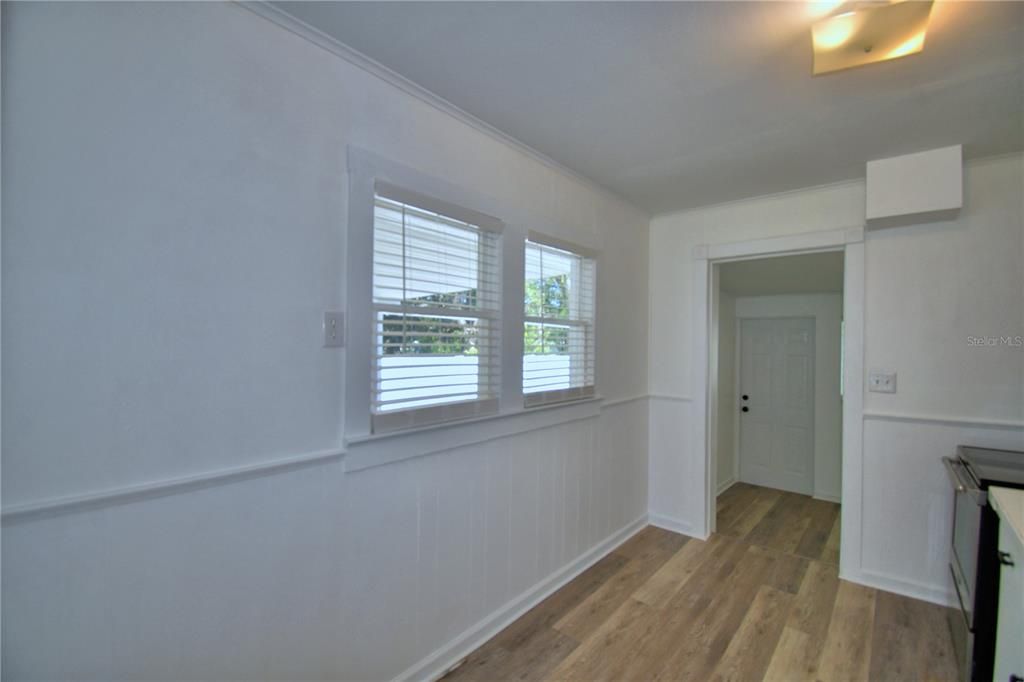 Active With Contract: $165,000 (2 beds, 1 baths, 748 Square Feet)