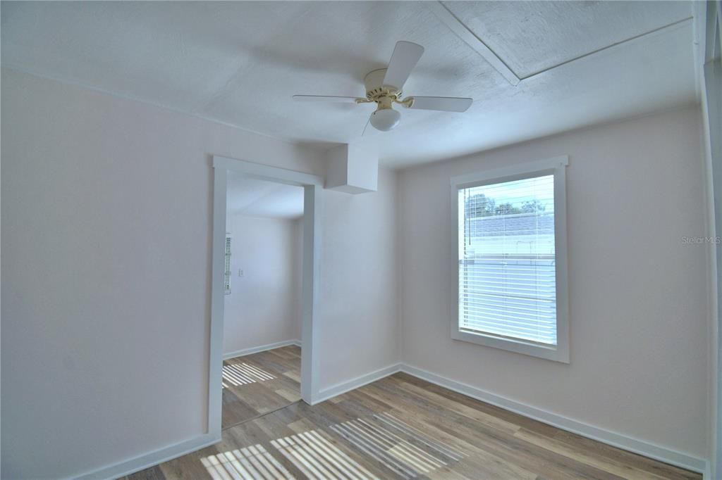 Active With Contract: $165,000 (2 beds, 1 baths, 748 Square Feet)