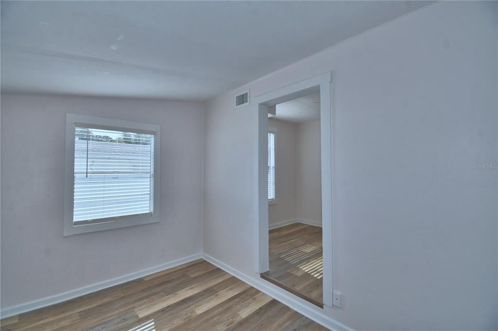 Active With Contract: $165,000 (2 beds, 1 baths, 748 Square Feet)