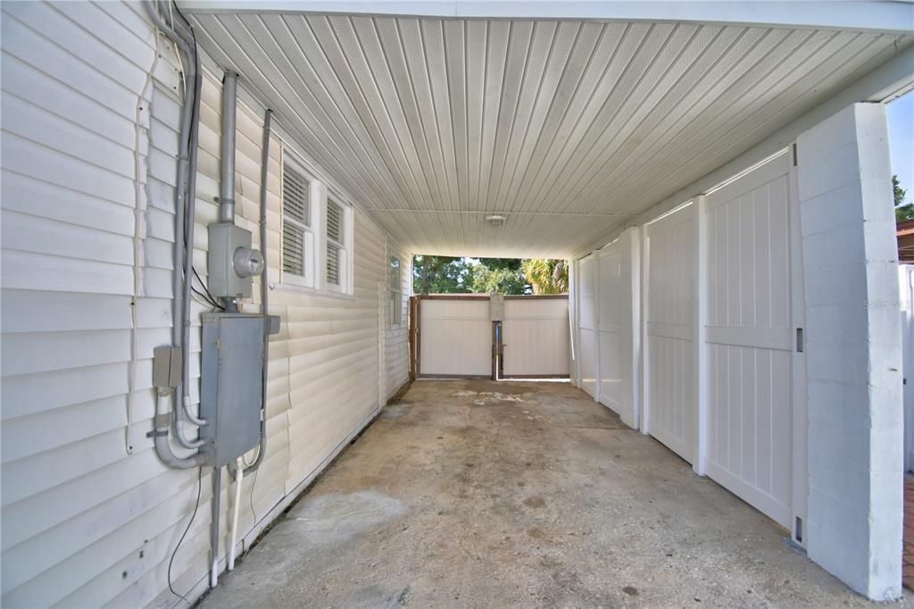 Active With Contract: $165,000 (2 beds, 1 baths, 748 Square Feet)