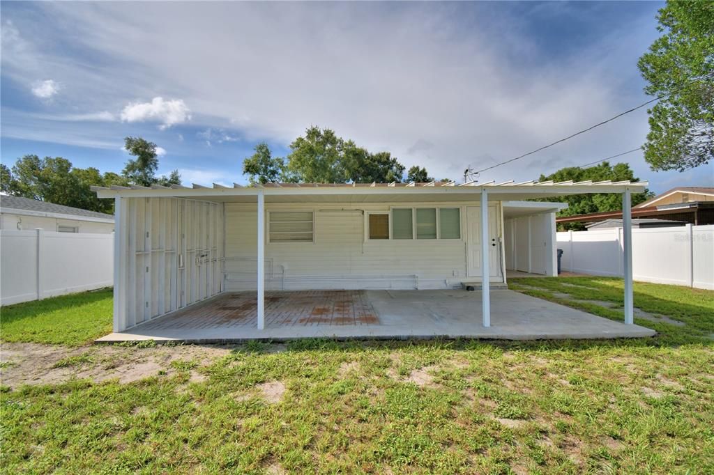 Active With Contract: $165,000 (2 beds, 1 baths, 748 Square Feet)