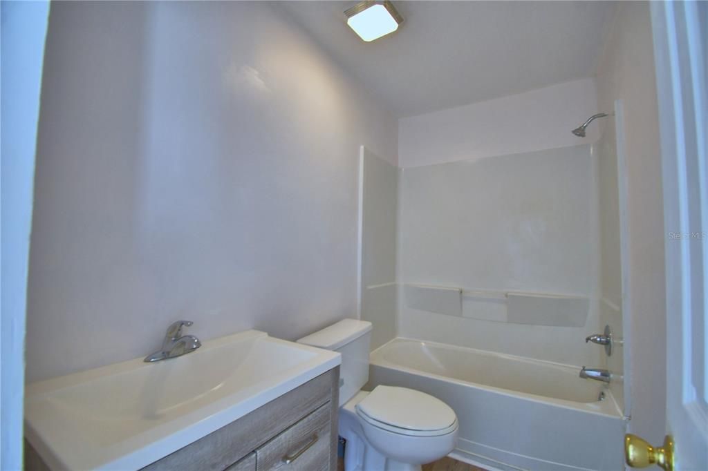 Active With Contract: $165,000 (2 beds, 1 baths, 748 Square Feet)