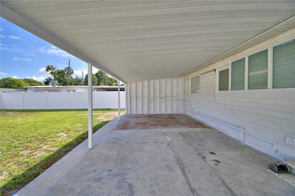 Active With Contract: $165,000 (2 beds, 1 baths, 748 Square Feet)