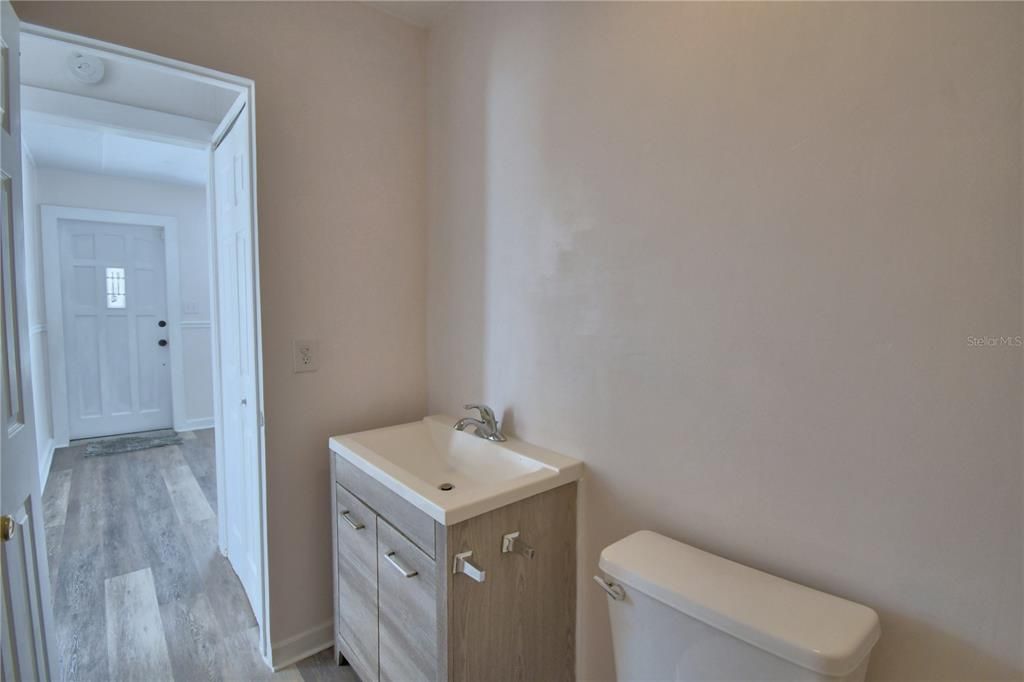 Active With Contract: $165,000 (2 beds, 1 baths, 748 Square Feet)