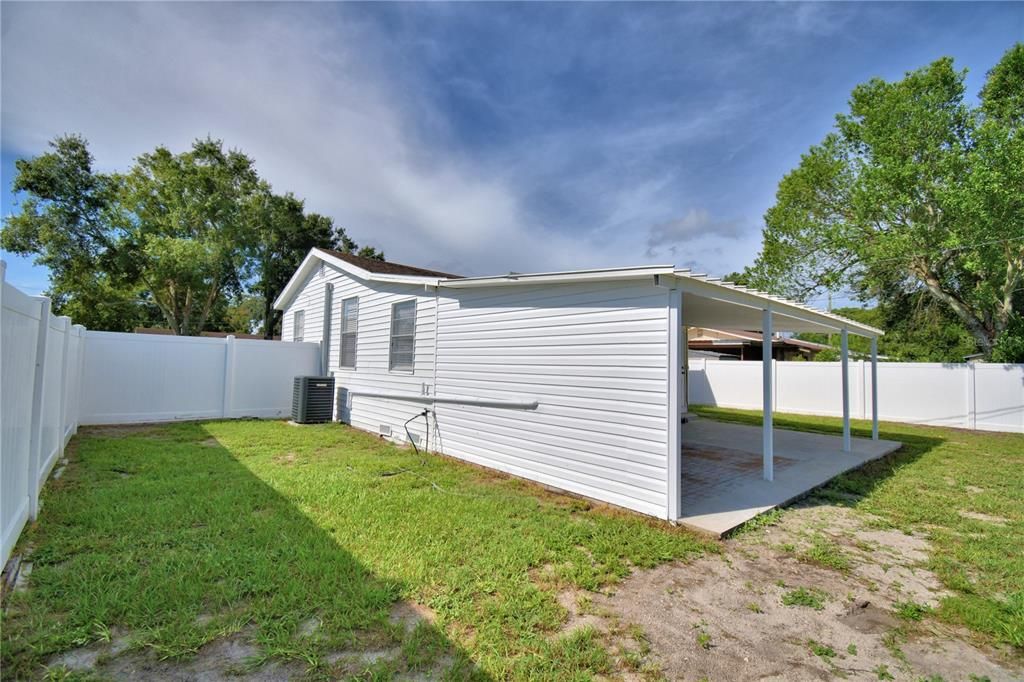 Active With Contract: $165,000 (2 beds, 1 baths, 748 Square Feet)