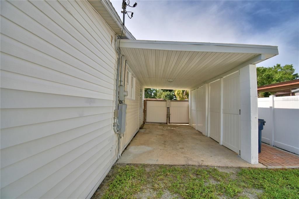 Active With Contract: $165,000 (2 beds, 1 baths, 748 Square Feet)