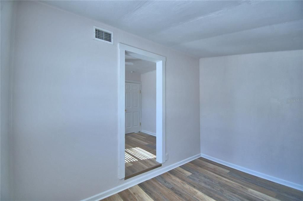 Active With Contract: $165,000 (2 beds, 1 baths, 748 Square Feet)