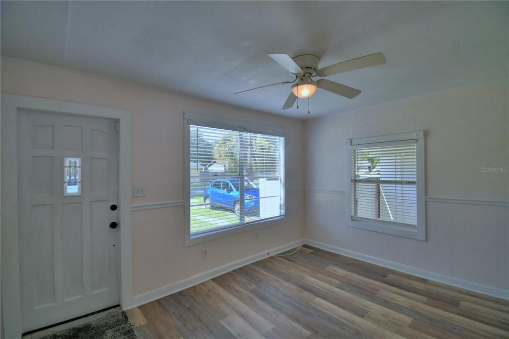 Active With Contract: $165,000 (2 beds, 1 baths, 748 Square Feet)