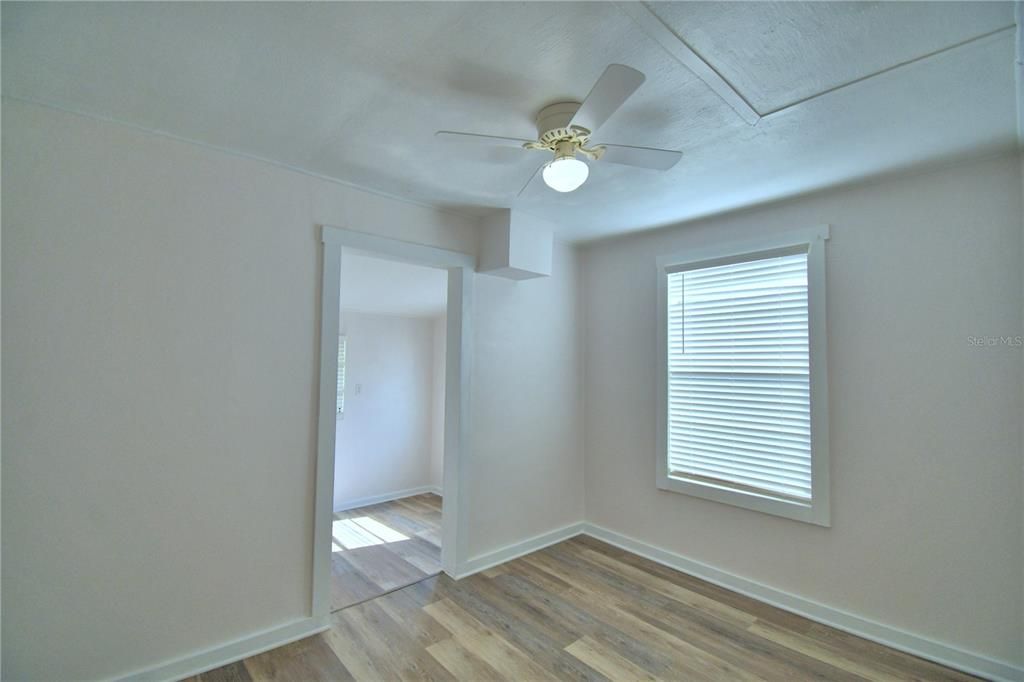 Active With Contract: $165,000 (2 beds, 1 baths, 748 Square Feet)