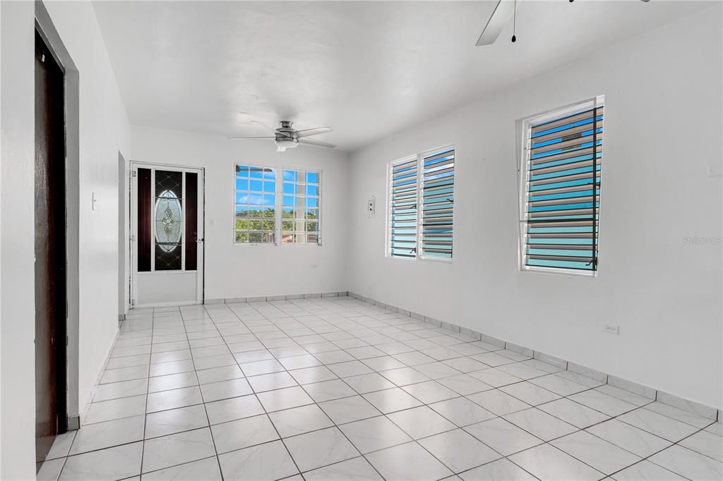 На продажу: $499,000 (4 спален, 3 ванн, 1700 Квадратных фут)