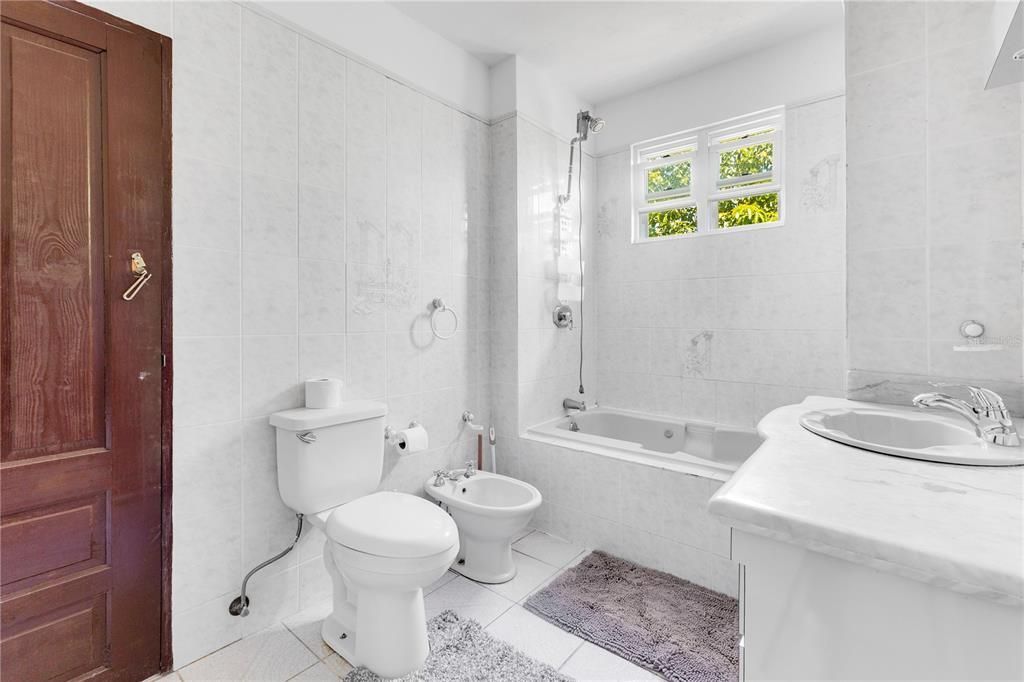 На продажу: $499,000 (4 спален, 3 ванн, 1700 Квадратных фут)