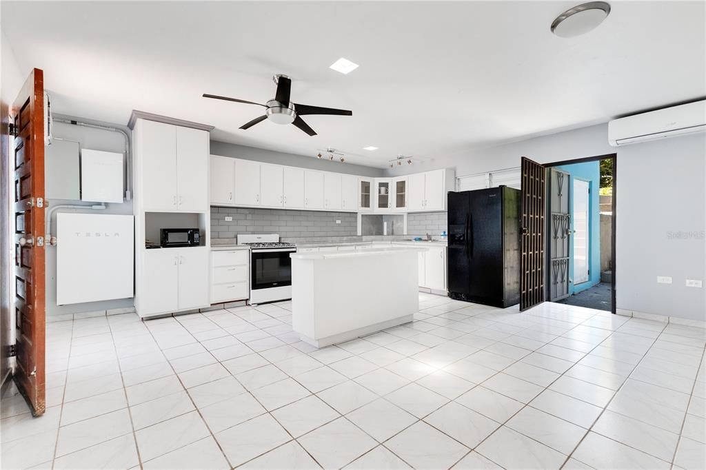 На продажу: $499,000 (4 спален, 3 ванн, 1700 Квадратных фут)