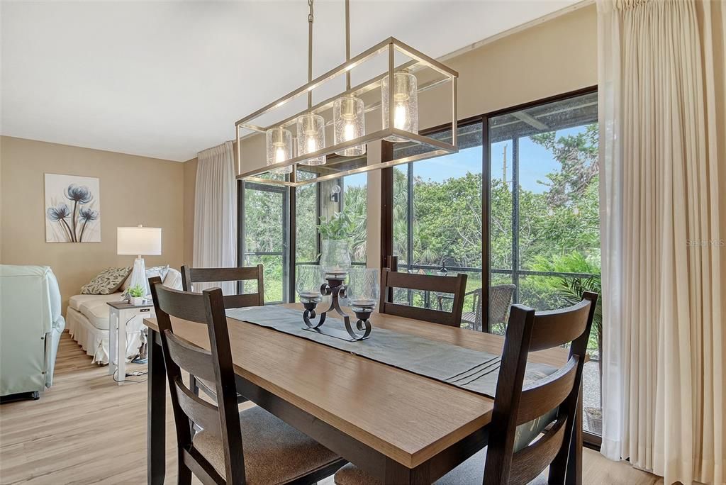 Active With Contract: $239,000 (2 beds, 2 baths, 1316 Square Feet)