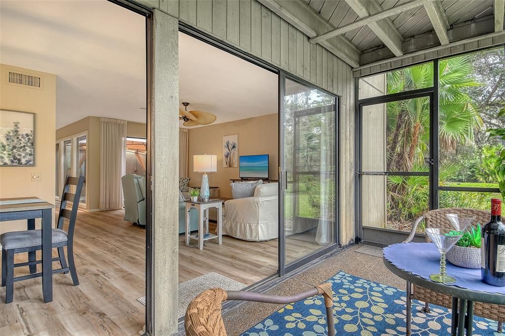 Active With Contract: $239,000 (2 beds, 2 baths, 1316 Square Feet)