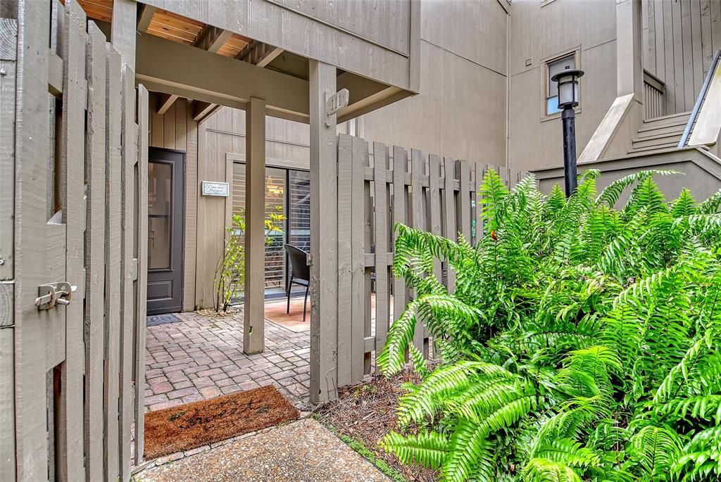 Active With Contract: $239,000 (2 beds, 2 baths, 1316 Square Feet)