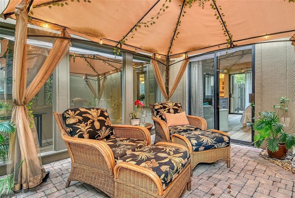 Active With Contract: $239,000 (2 beds, 2 baths, 1316 Square Feet)