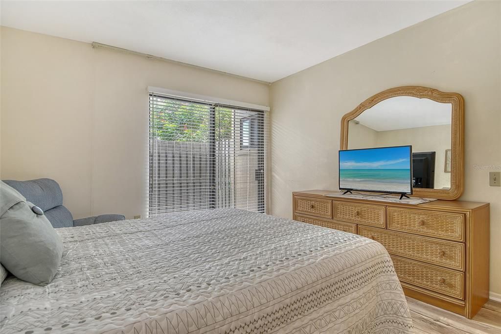 Active With Contract: $239,000 (2 beds, 2 baths, 1316 Square Feet)