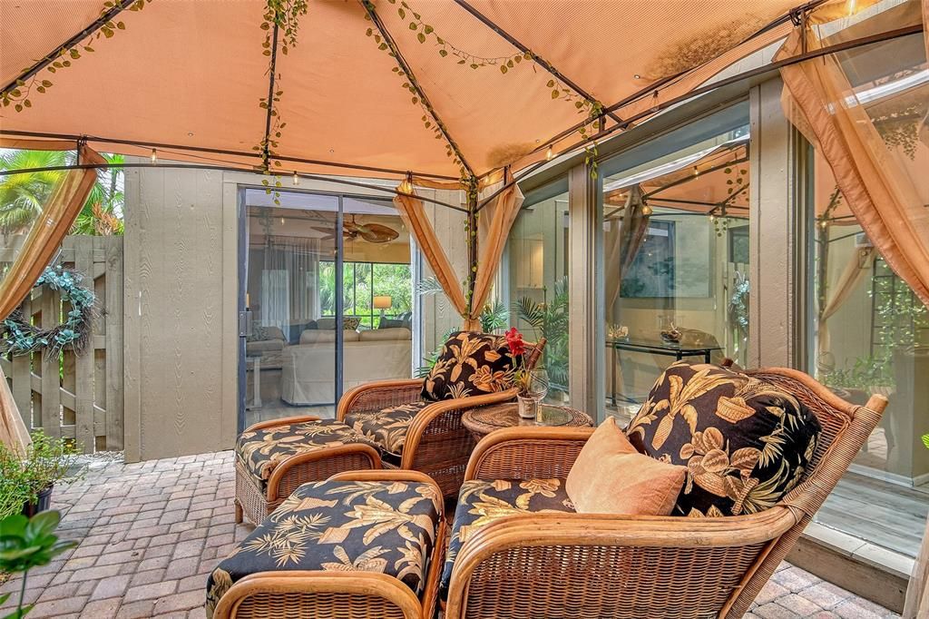 Active With Contract: $239,000 (2 beds, 2 baths, 1316 Square Feet)