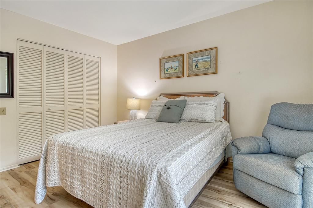 Active With Contract: $239,000 (2 beds, 2 baths, 1316 Square Feet)