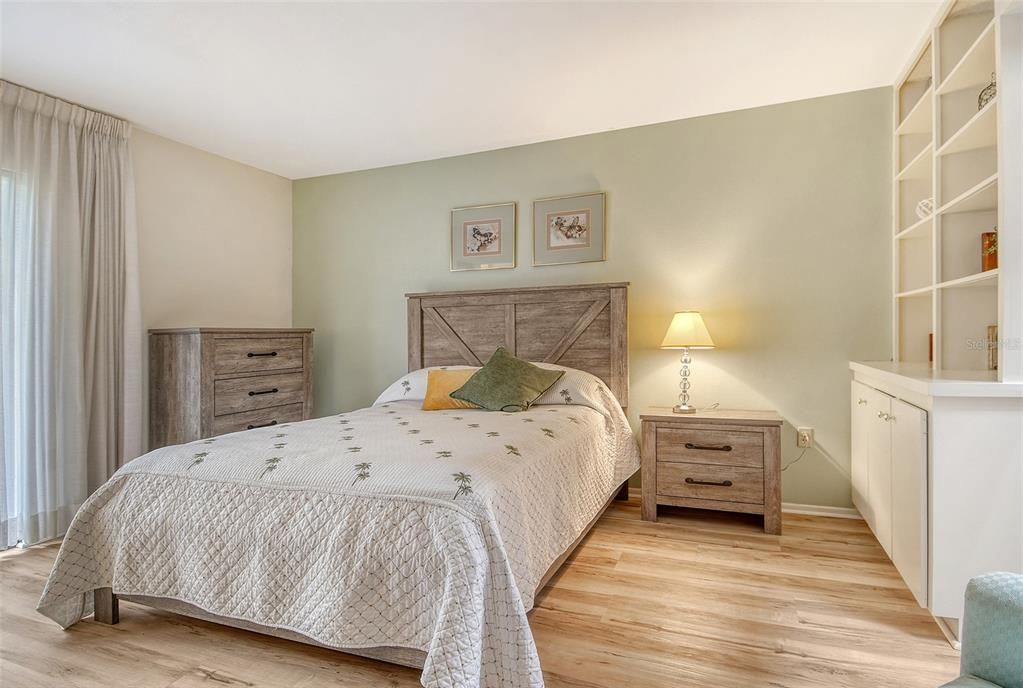 Active With Contract: $239,000 (2 beds, 2 baths, 1316 Square Feet)