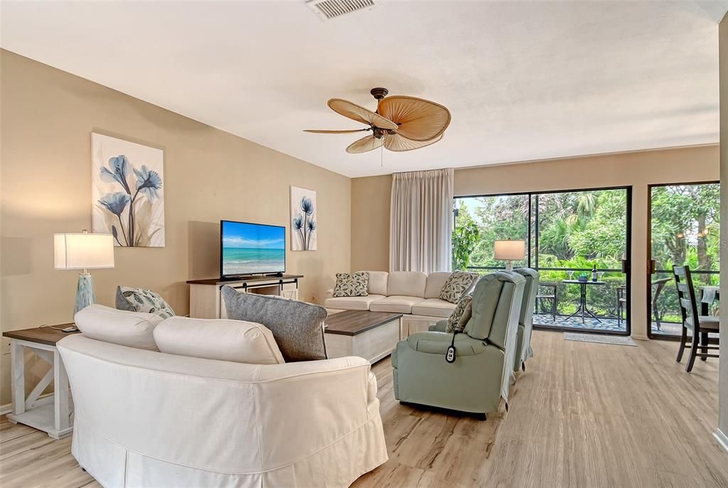 Active With Contract: $239,000 (2 beds, 2 baths, 1316 Square Feet)