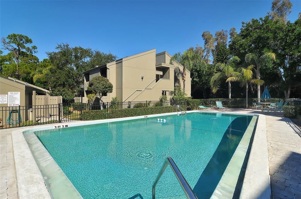 Active With Contract: $239,000 (2 beds, 2 baths, 1316 Square Feet)