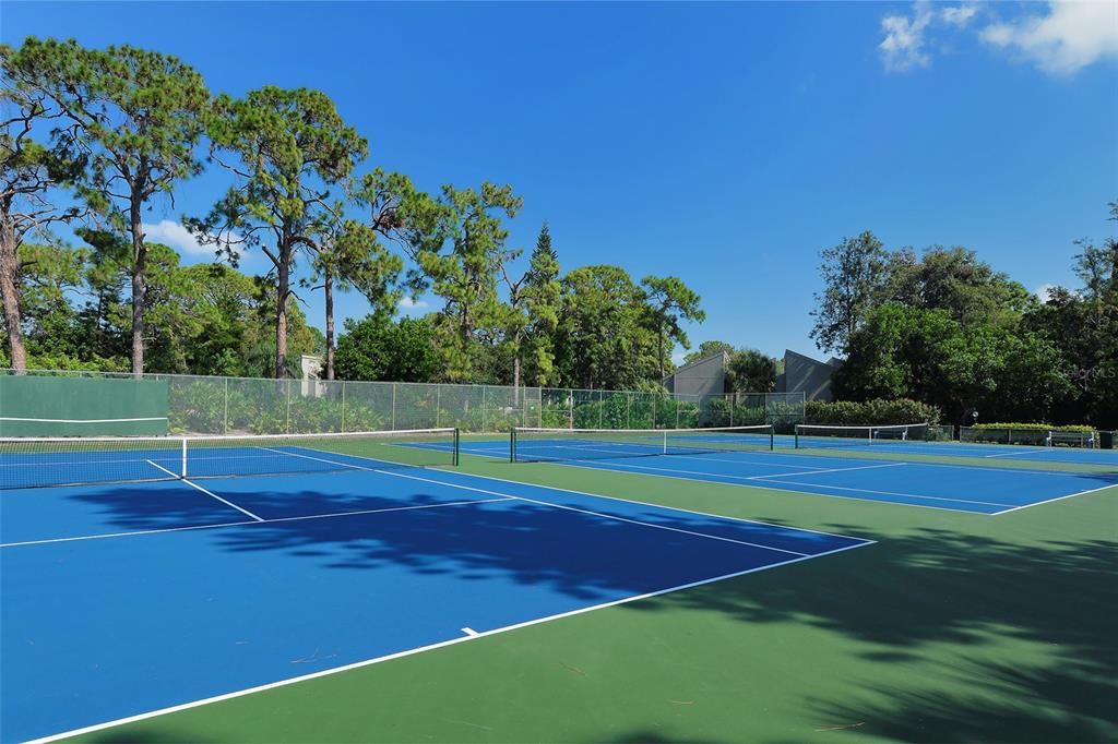 Active With Contract: $239,000 (2 beds, 2 baths, 1316 Square Feet)