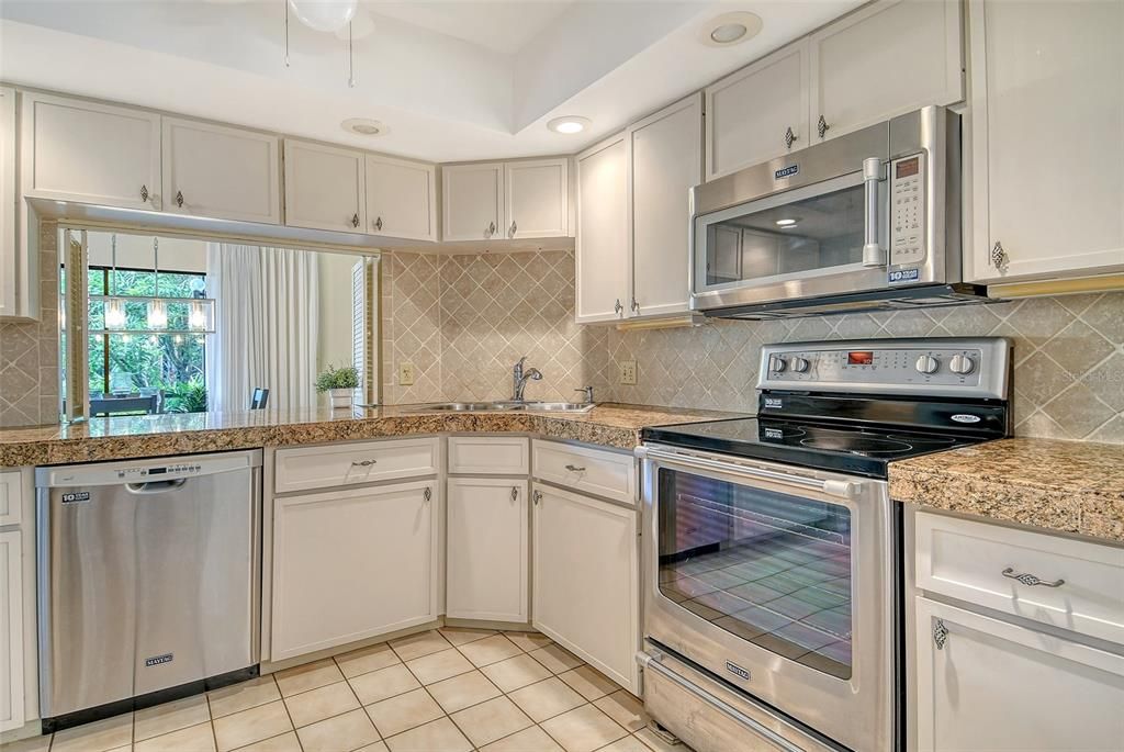 Active With Contract: $239,000 (2 beds, 2 baths, 1316 Square Feet)