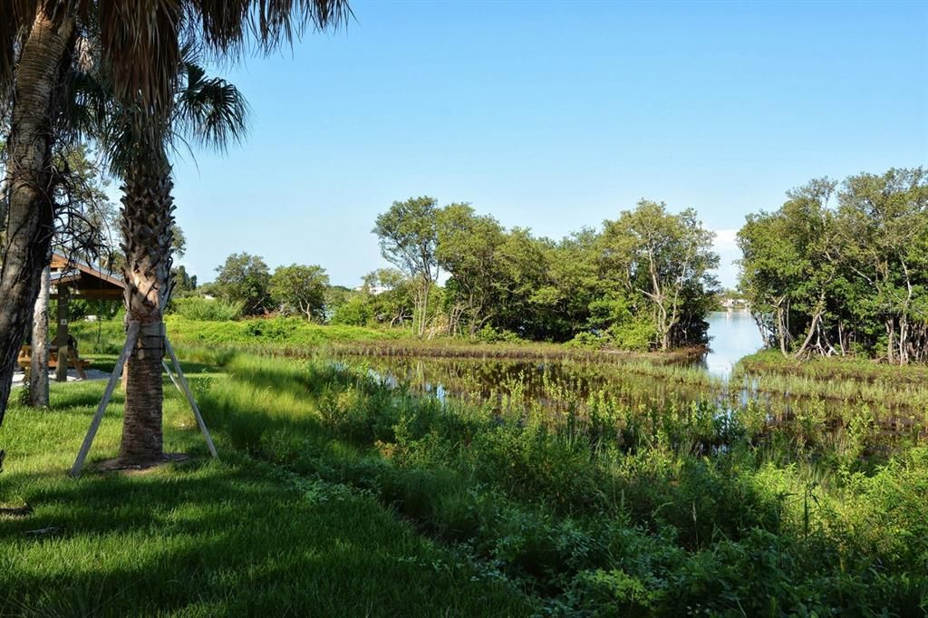 Active With Contract: $239,000 (2 beds, 2 baths, 1316 Square Feet)