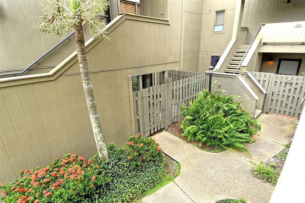 Active With Contract: $239,000 (2 beds, 2 baths, 1316 Square Feet)