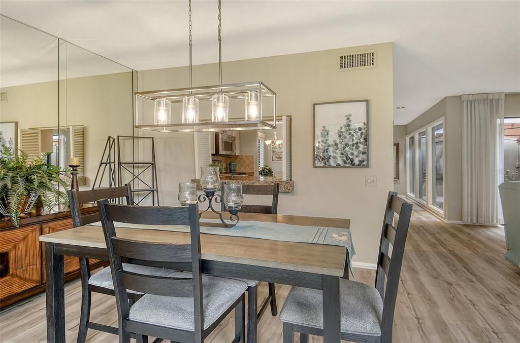 Active With Contract: $239,000 (2 beds, 2 baths, 1316 Square Feet)