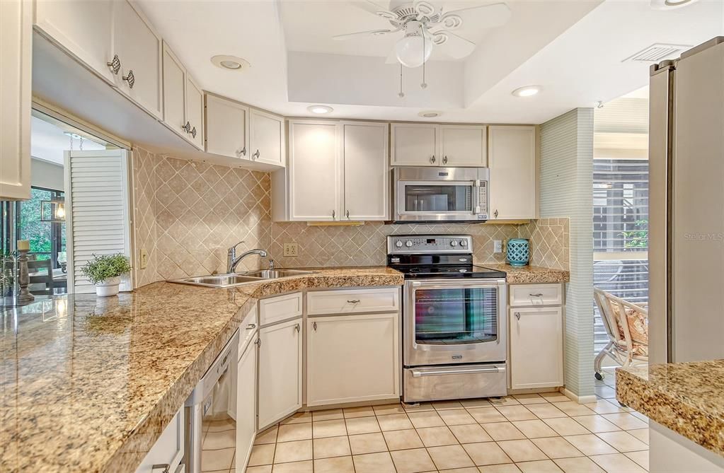 Active With Contract: $239,000 (2 beds, 2 baths, 1316 Square Feet)