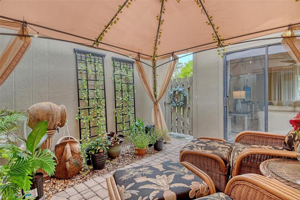 Active With Contract: $239,000 (2 beds, 2 baths, 1316 Square Feet)