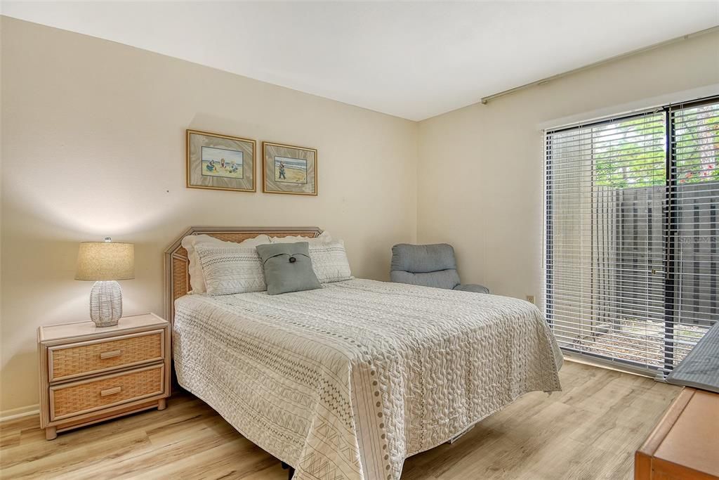 Active With Contract: $239,000 (2 beds, 2 baths, 1316 Square Feet)