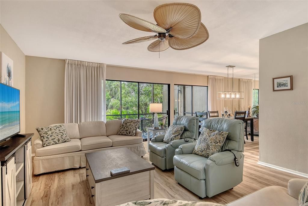 Active With Contract: $239,000 (2 beds, 2 baths, 1316 Square Feet)