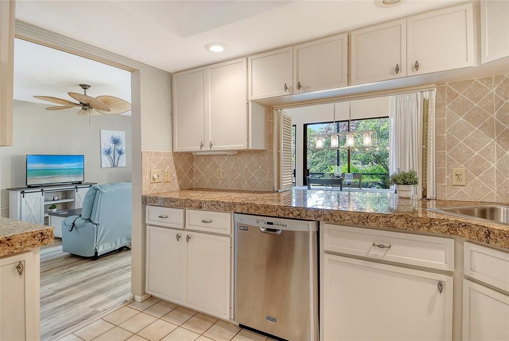 Active With Contract: $239,000 (2 beds, 2 baths, 1316 Square Feet)