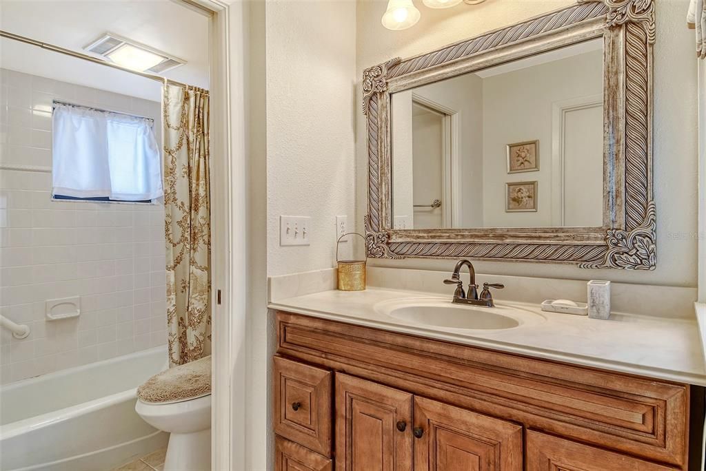 Active With Contract: $239,000 (2 beds, 2 baths, 1316 Square Feet)