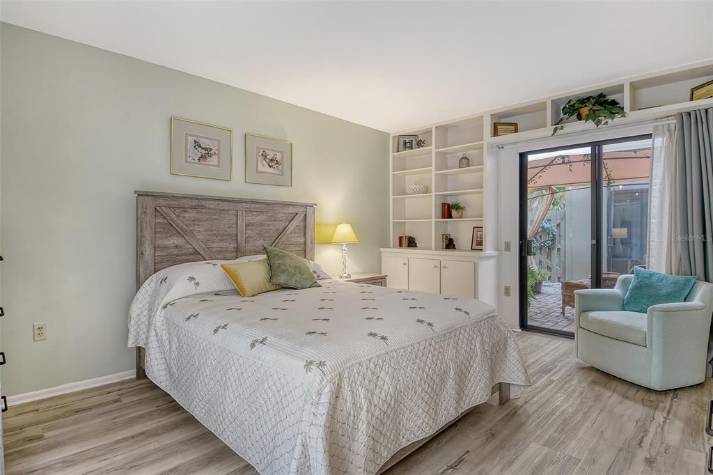 Active With Contract: $239,000 (2 beds, 2 baths, 1316 Square Feet)