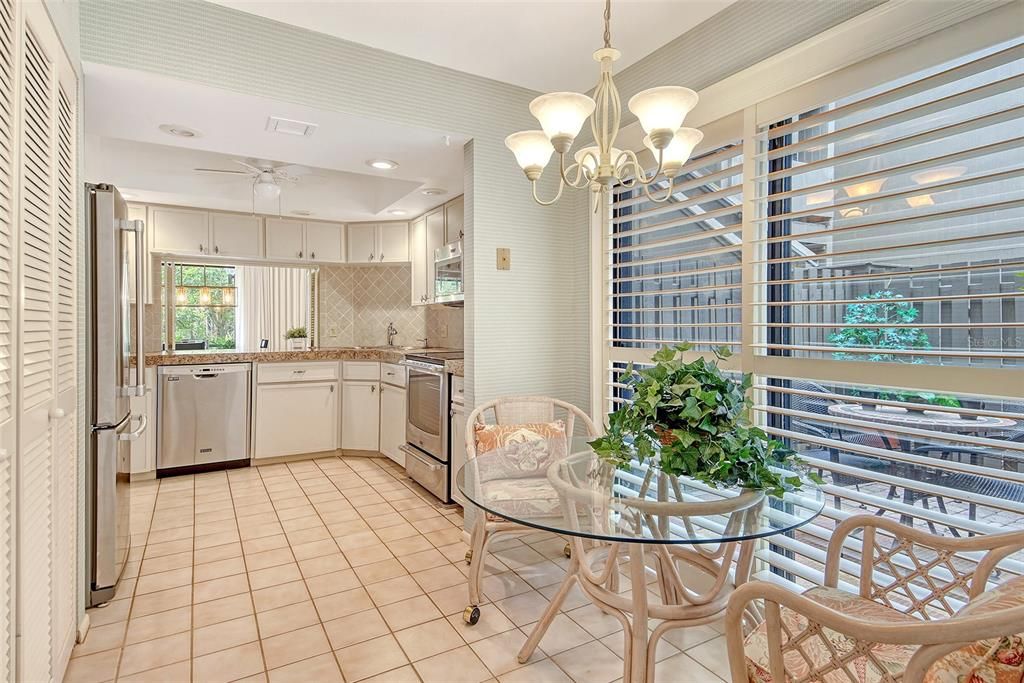 Active With Contract: $239,000 (2 beds, 2 baths, 1316 Square Feet)