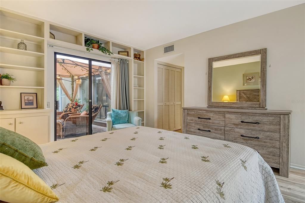 Active With Contract: $239,000 (2 beds, 2 baths, 1316 Square Feet)