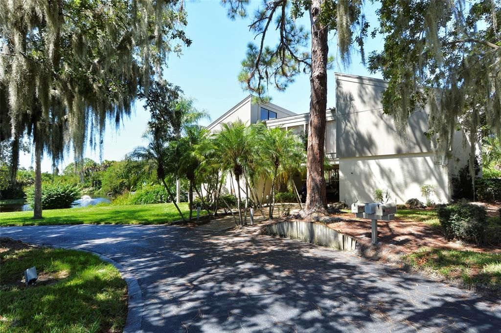 Active With Contract: $239,000 (2 beds, 2 baths, 1316 Square Feet)