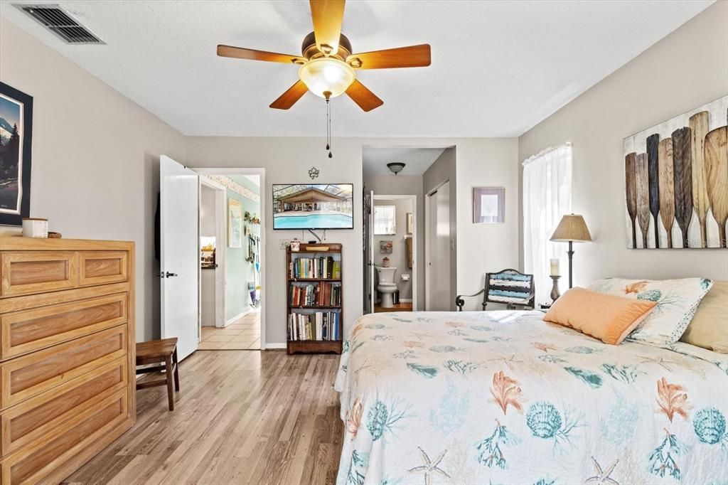 合同活跃: $389,000 (3 贝兹, 2 浴室, 1500 平方英尺)