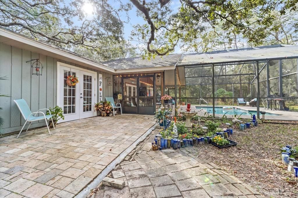 合同活跃: $389,000 (3 贝兹, 2 浴室, 1500 平方英尺)