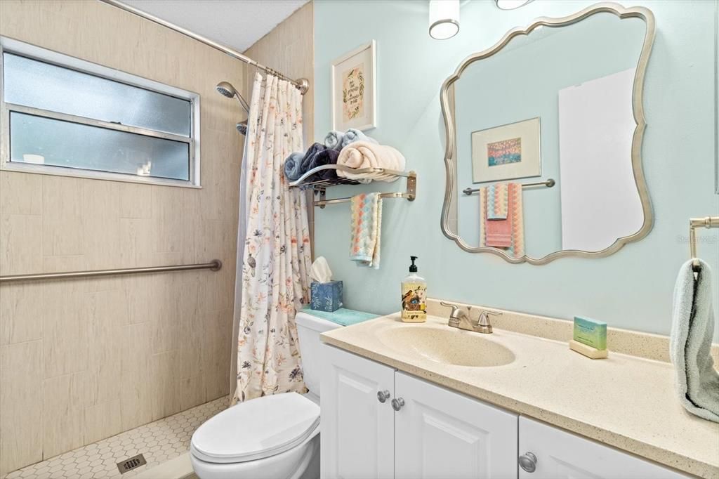 合同活跃: $389,000 (3 贝兹, 2 浴室, 1500 平方英尺)