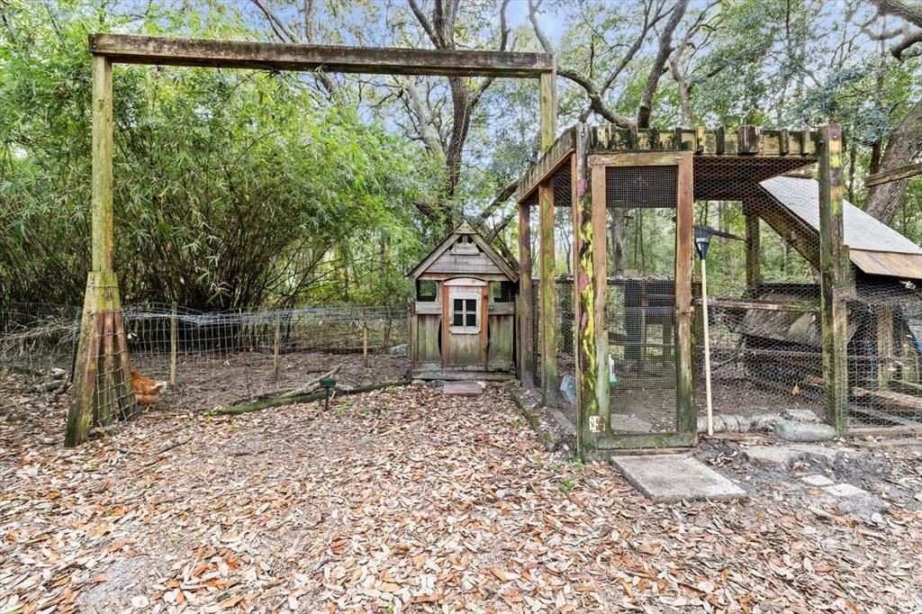 合同活跃: $389,000 (3 贝兹, 2 浴室, 1500 平方英尺)