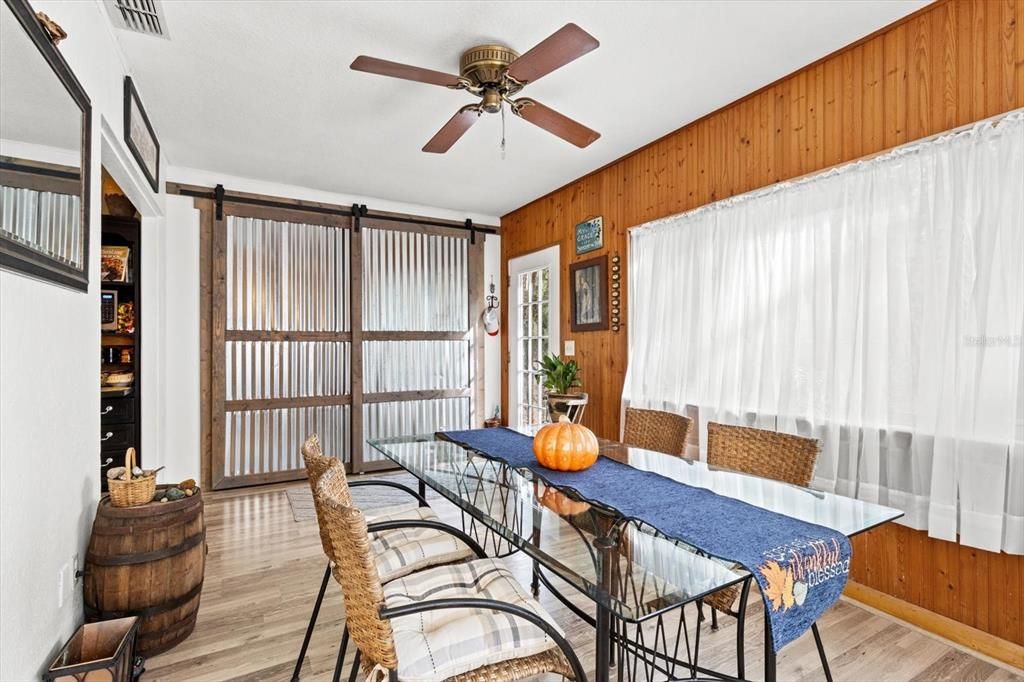 合同活跃: $389,000 (3 贝兹, 2 浴室, 1500 平方英尺)